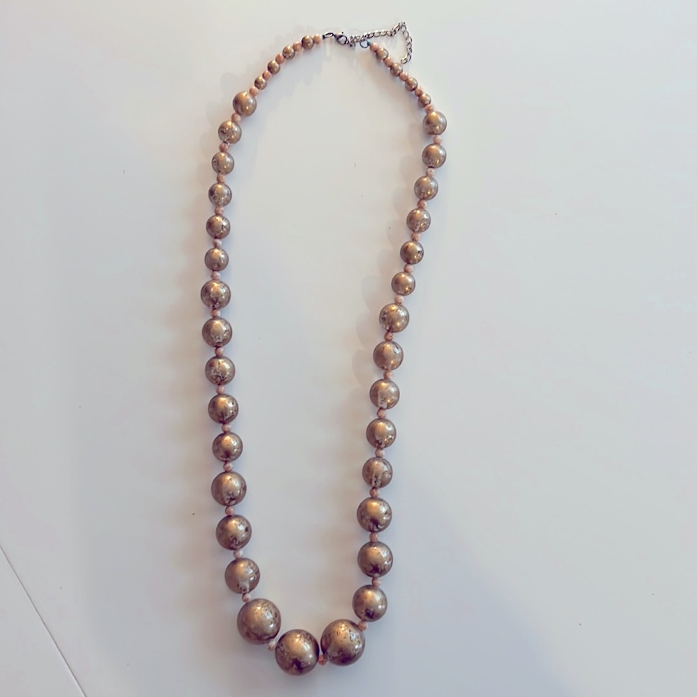 Gold Ball Graduated Necklace.
